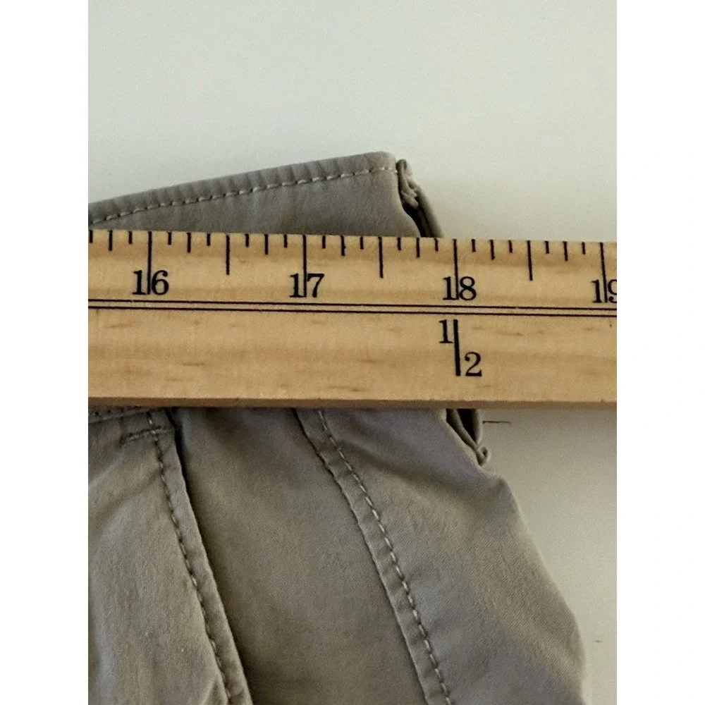 The North Face Flat Front Shorts Men's Size 36 Khaki Lightweight Outdoors Hiking